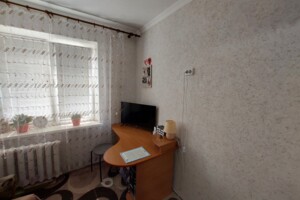 Продаж чотирикімнатної квартири в Кам'янському, на бул. Будівельників 45, район Дніпровський фото 2