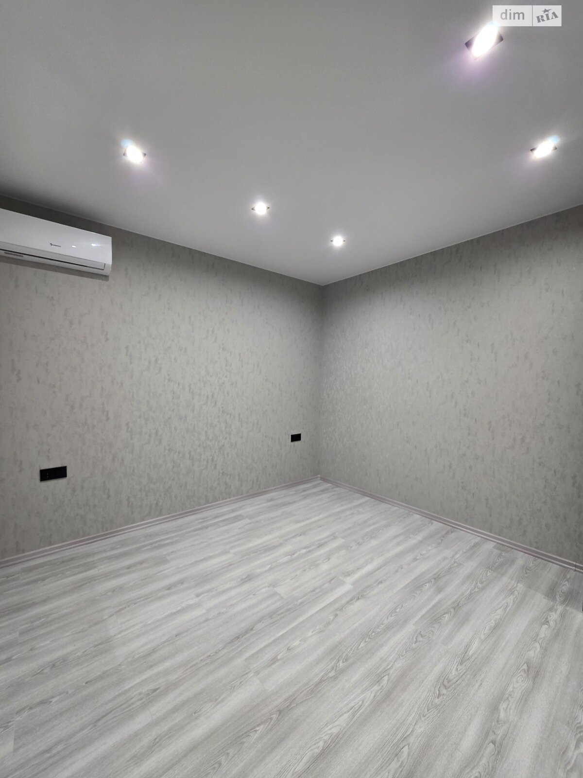 Продаж чотирикімнатної квартири в Кам'янському, на вул. Воїнів-афганців, район Дніпровський фото 1 Продаж чотирикімнатної квартири в Кам'янському, на вул. Воїнів-афганців, район Дніпровський фото 1