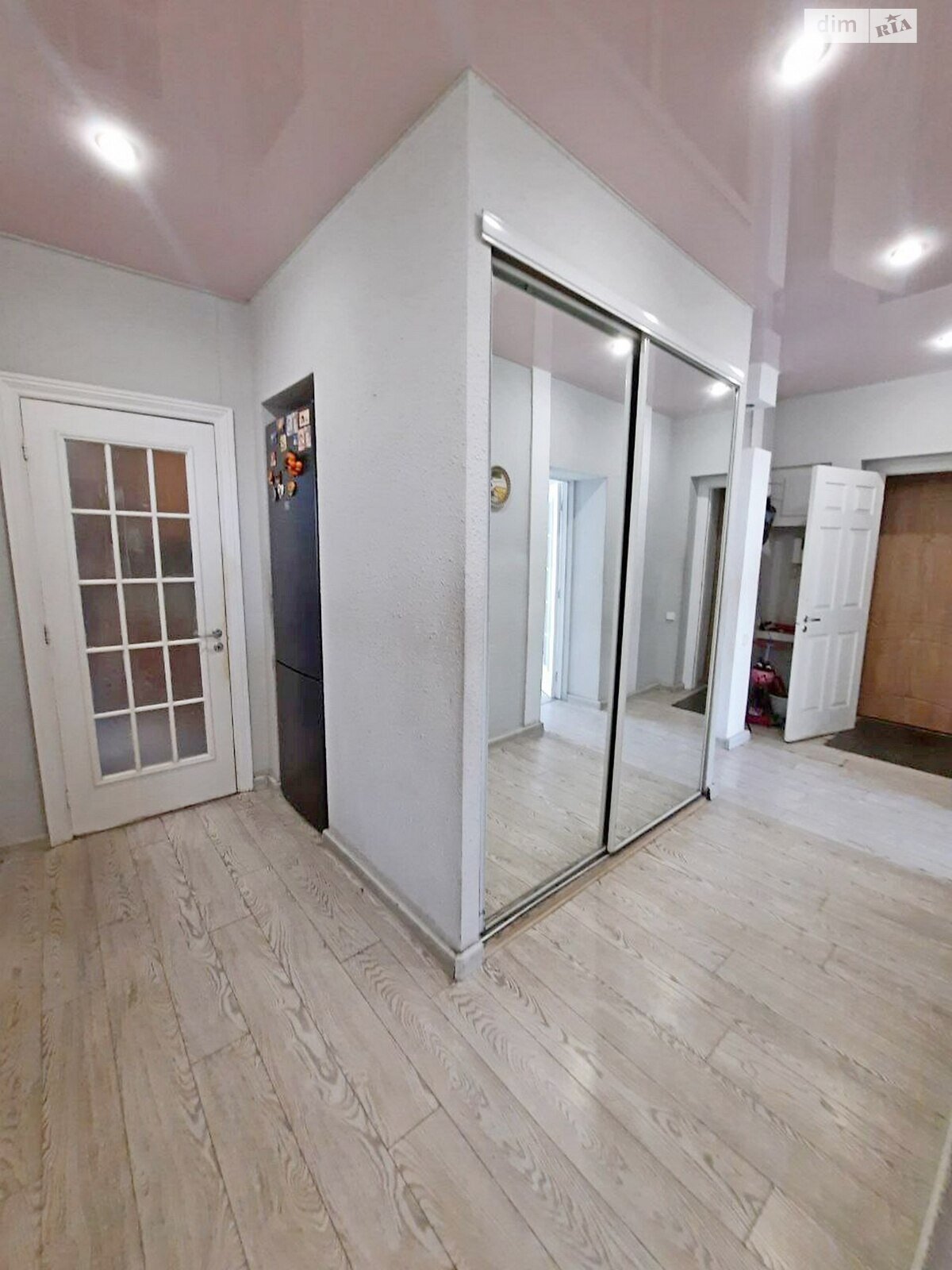 Продаж трикімнатної квартири в Кам'янському, на просп. Гімназичний, район Заводський фото 1