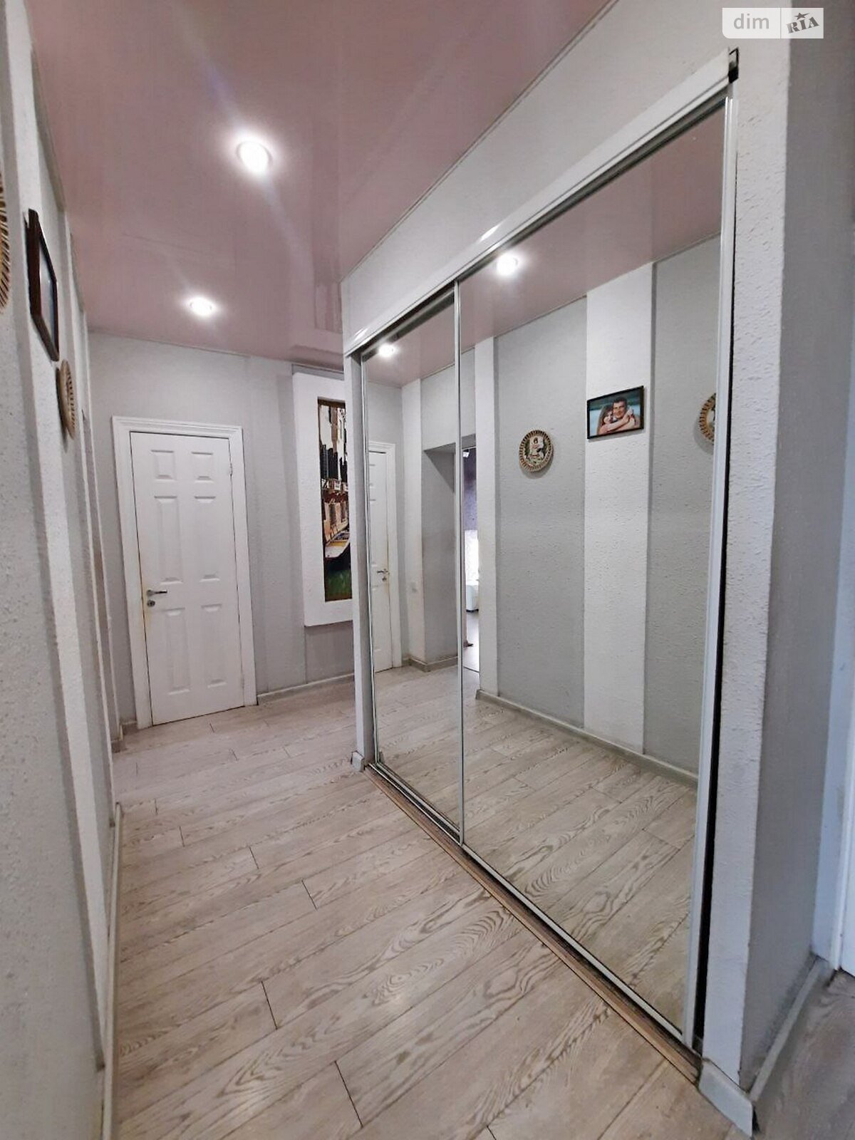 Продаж трикімнатної квартири в Кам'янському, на просп. Гімназичний, район Заводський фото 1