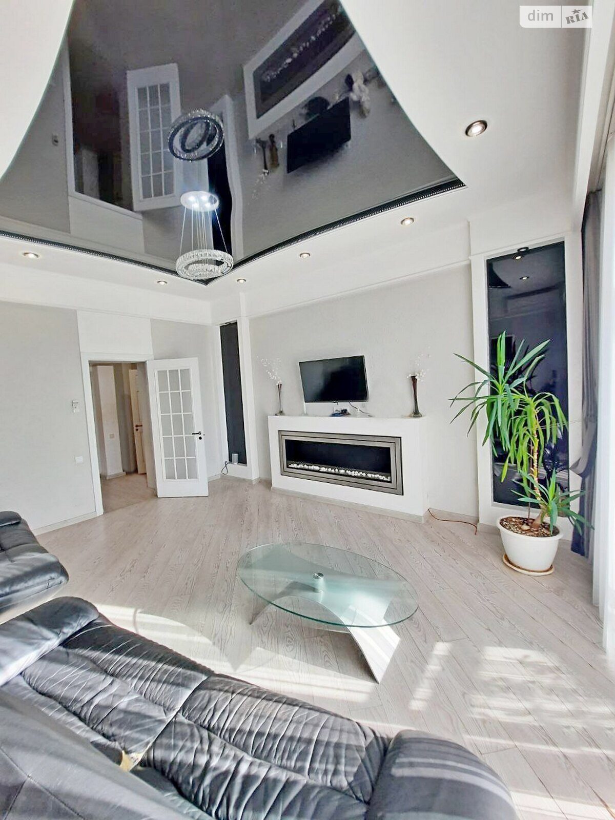 Продаж трикімнатної квартири в Кам'янському, на просп. Гімназичний, район Заводський фото 1