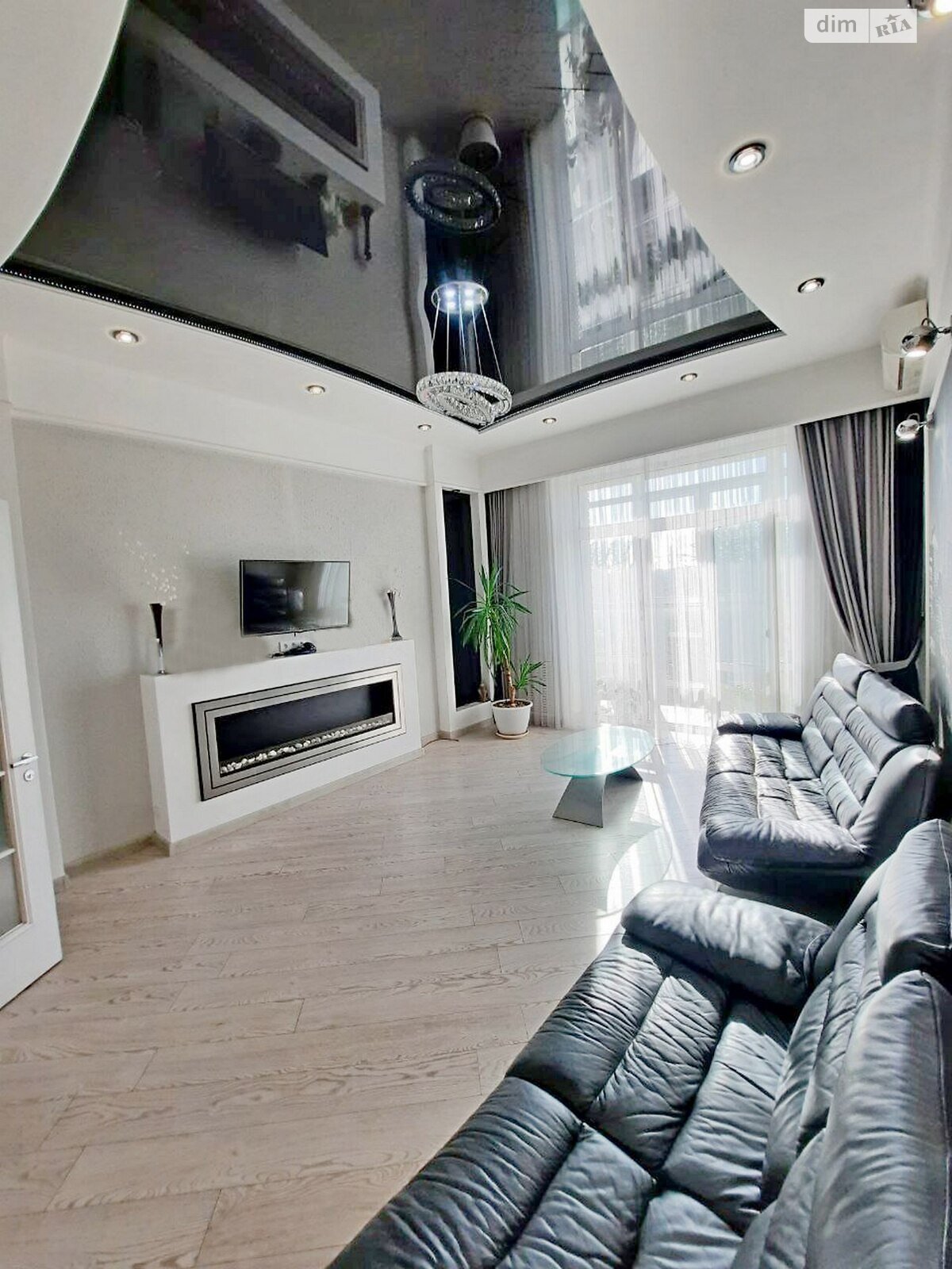 Продаж трикімнатної квартири в Кам'янському, на просп. Гімназичний, район Заводський фото 1