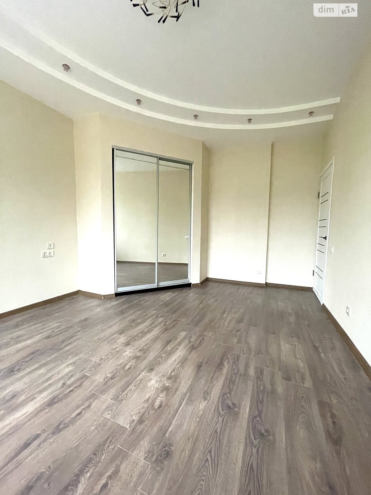 Продаж трикімнатної квартири в Кам'янському, на вул. Миру 12, район Заводський фото 1