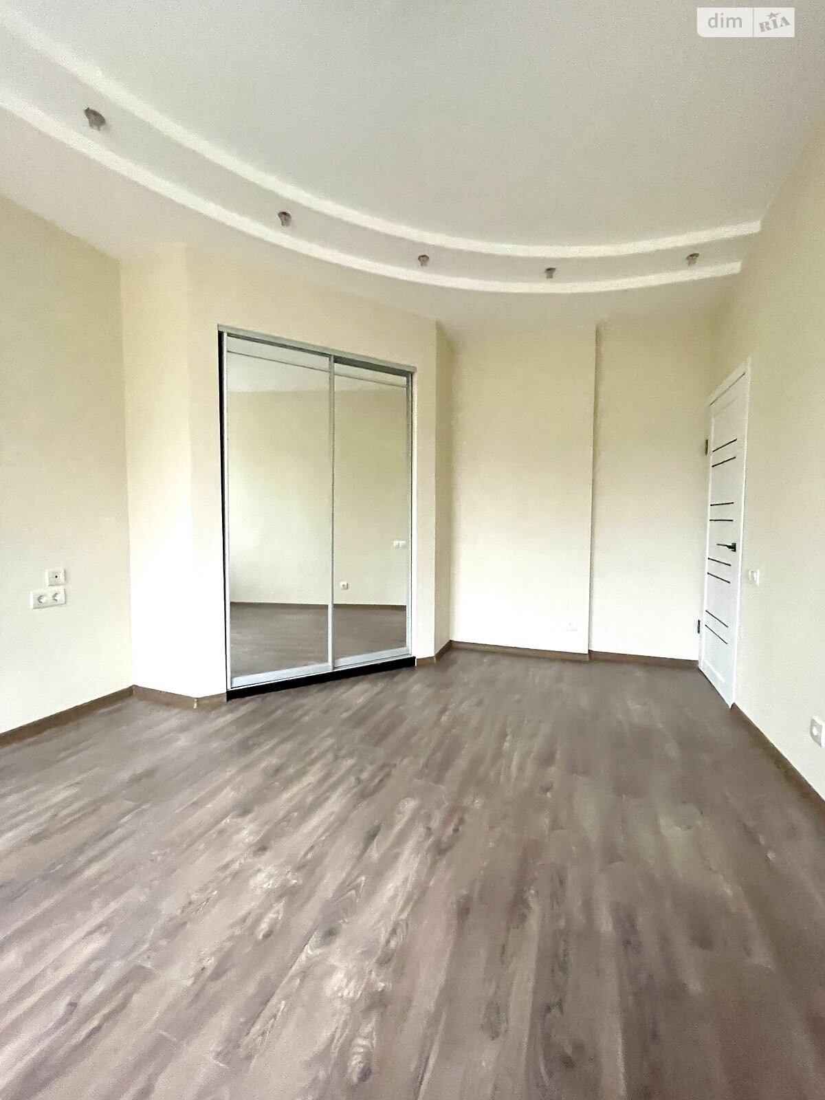 Продаж трикімнатної квартири в Кам'янському, на вул. Миру 12, район Заводський фото 1