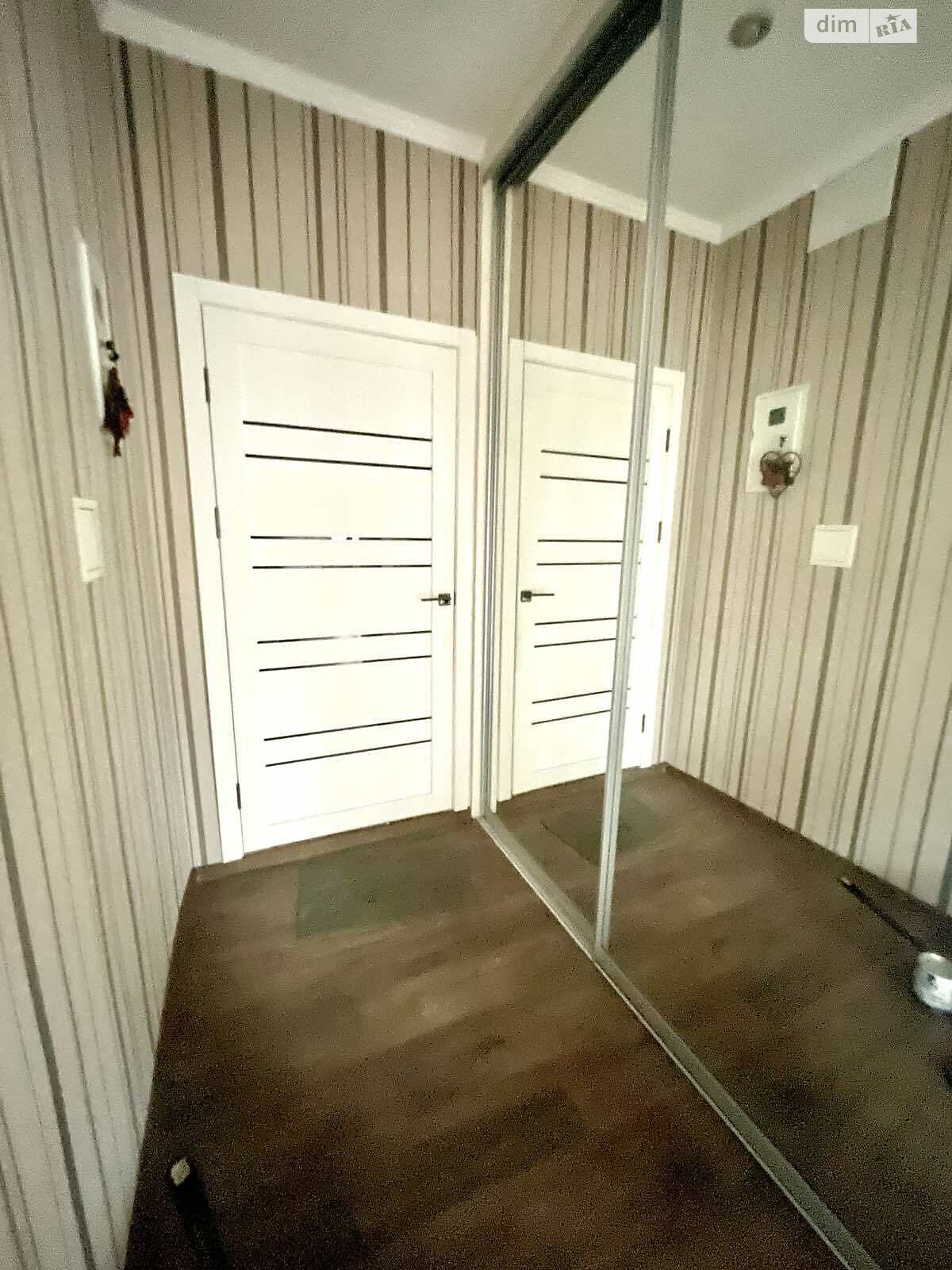 Продаж трикімнатної квартири в Кам'янському, на вул. Миру 12, район Заводський фото 1