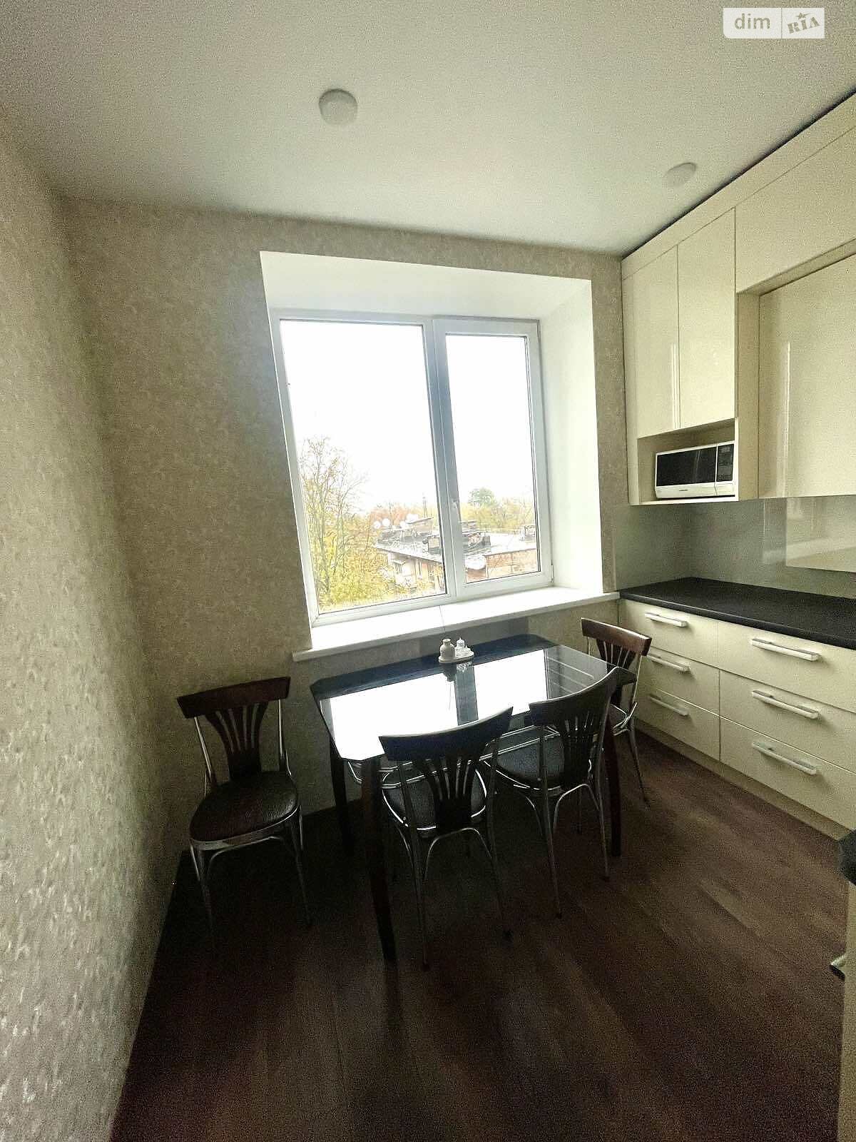 Продаж трикімнатної квартири в Кам'янському, на вул. Миру 12, район Заводський фото 1