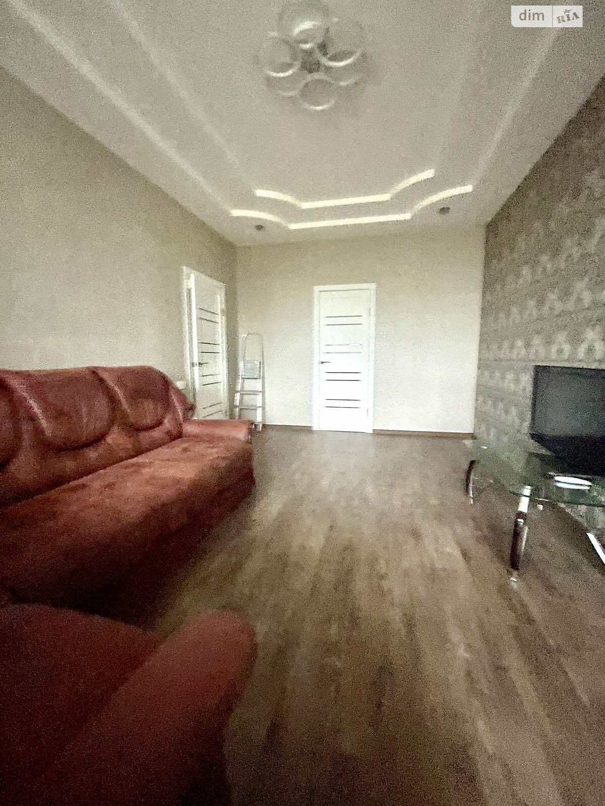 Продаж трикімнатної квартири в Кам'янському, на вул. Миру 12, район Заводський фото 1