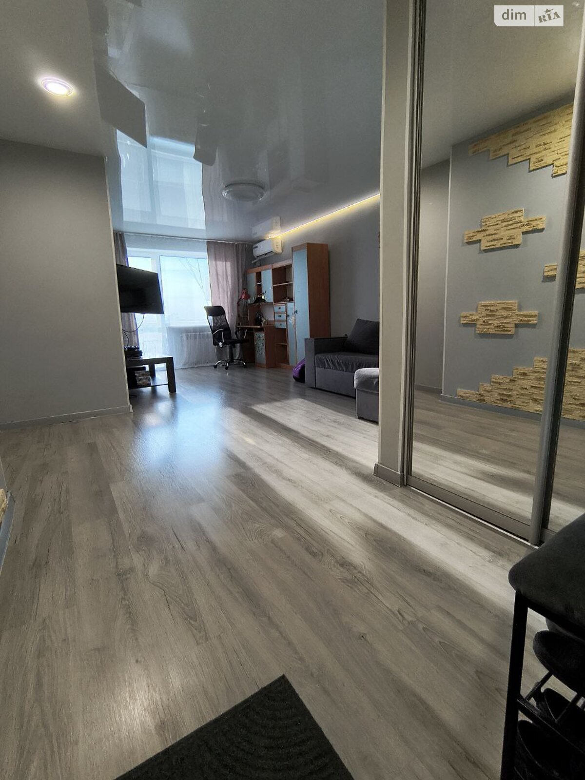 Продажа однокомнатной квартиры в Каменском, на ул. Сергея Слисаренка 32, район Заводской фото 1