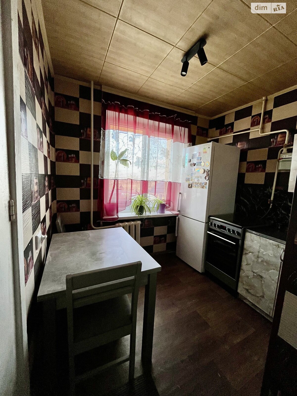 Продажа двухкомнатной квартиры в Карловке, на ул. Независимости 12, фото 1 Продажа двухкомнатной квартиры в Карловке, на ул. Независимости 12, фото 1