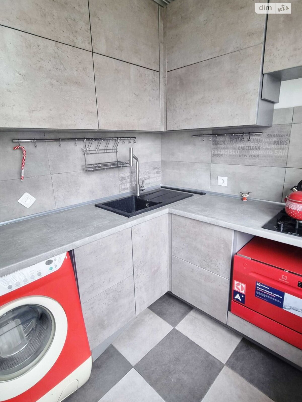 Продаж трикімнатної квартири в Києві, на вул. Гетьмана Кирила Розумовського 12А, район Академмістечко фото 1 Продаж трикімнатної квартири в Києві, на вул. Гетьмана Кирила Розумовського 12А, район Академмістечко фото 1