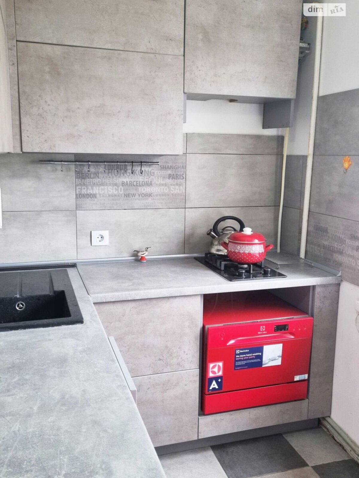 Продаж трикімнатної квартири в Києві, на вул. Гетьмана Кирила Розумовського 12А, район Академмістечко фото 1 Продаж трикімнатної квартири в Києві, на вул. Гетьмана Кирила Розумовського 12А, район Академмістечко фото 1