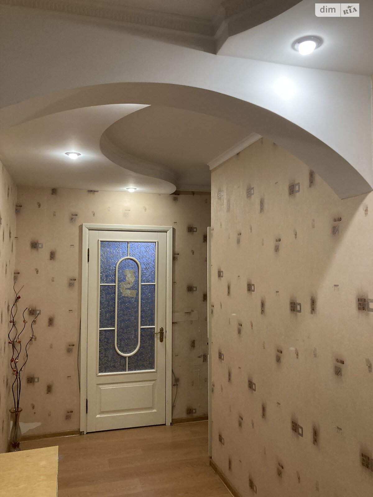 Продаж трикімнатної квартири в Києві, на пл. Святошинська 1, район Академмістечко фото 1 Продаж трикімнатної квартири в Києві, на пл. Святошинська 1, район Академмістечко фото 1