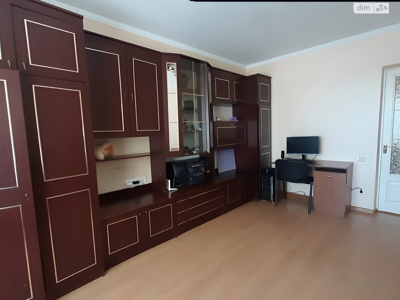 Продаж трикімнатної квартири в Києві, на пл. Святошинська 1, район Академмістечко фото 1 Продаж трикімнатної квартири в Києві, на пл. Святошинська 1, район Академмістечко фото 1
