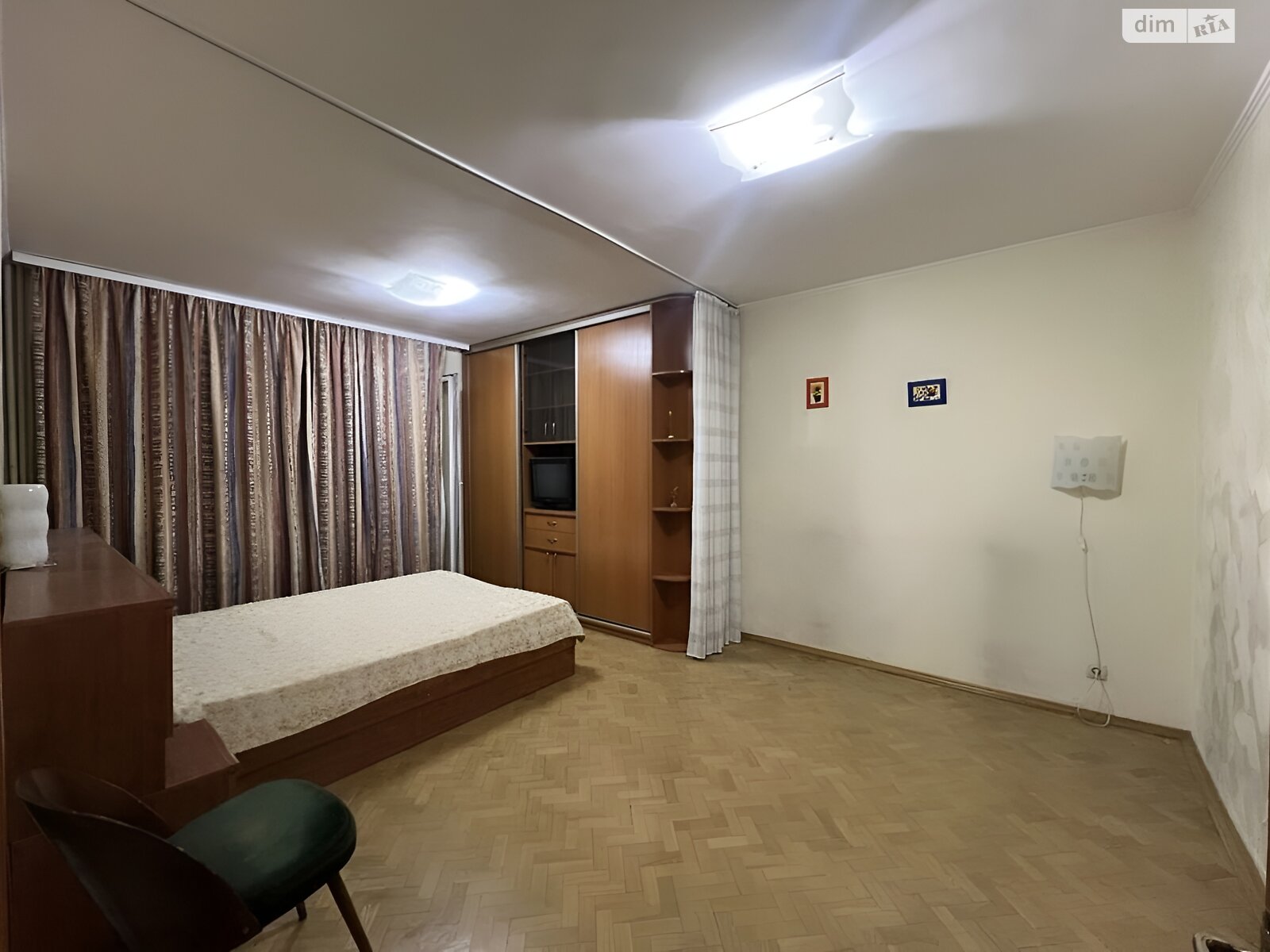 Продаж трикімнатної квартири в Києві, на пл. Святошинська 1, район Академмістечко фото 1 Продаж трикімнатної квартири в Києві, на пл. Святошинська 1, район Академмістечко фото 1