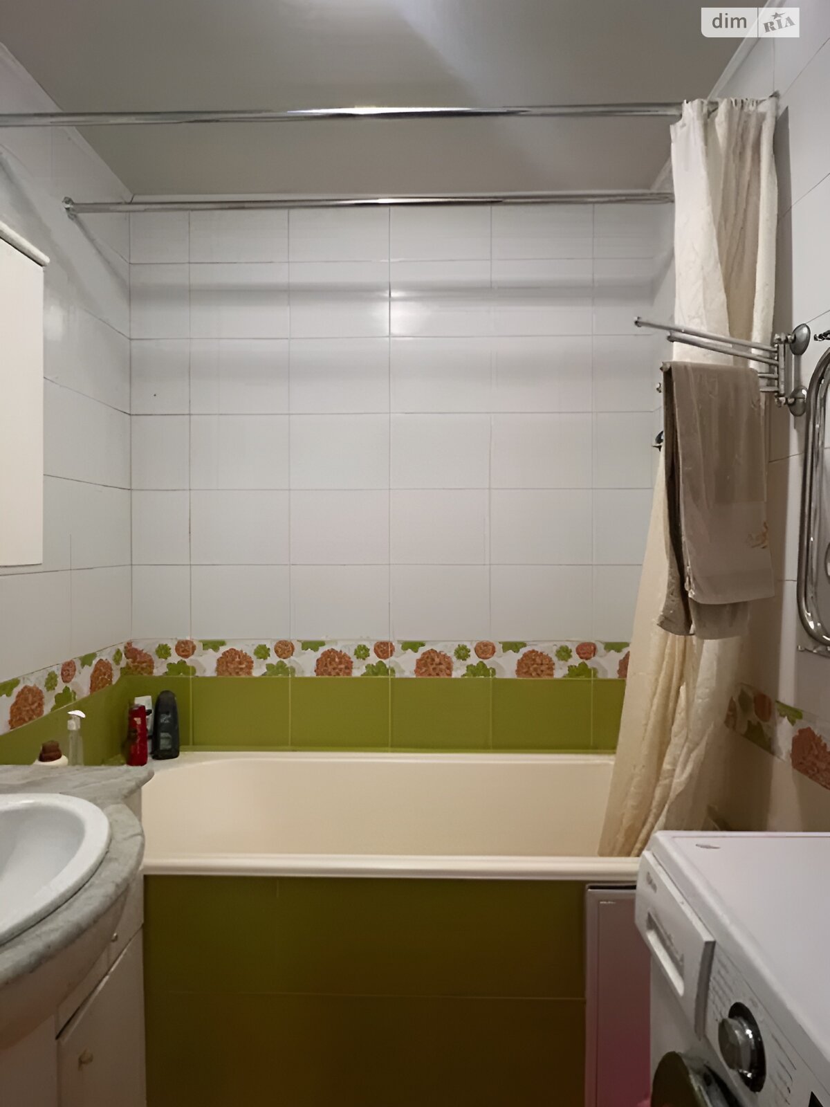 Продаж трикімнатної квартири в Києві, на пл. Святошинська 1, район Академмістечко фото 1 Продаж трикімнатної квартири в Києві, на пл. Святошинська 1, район Академмістечко фото 1