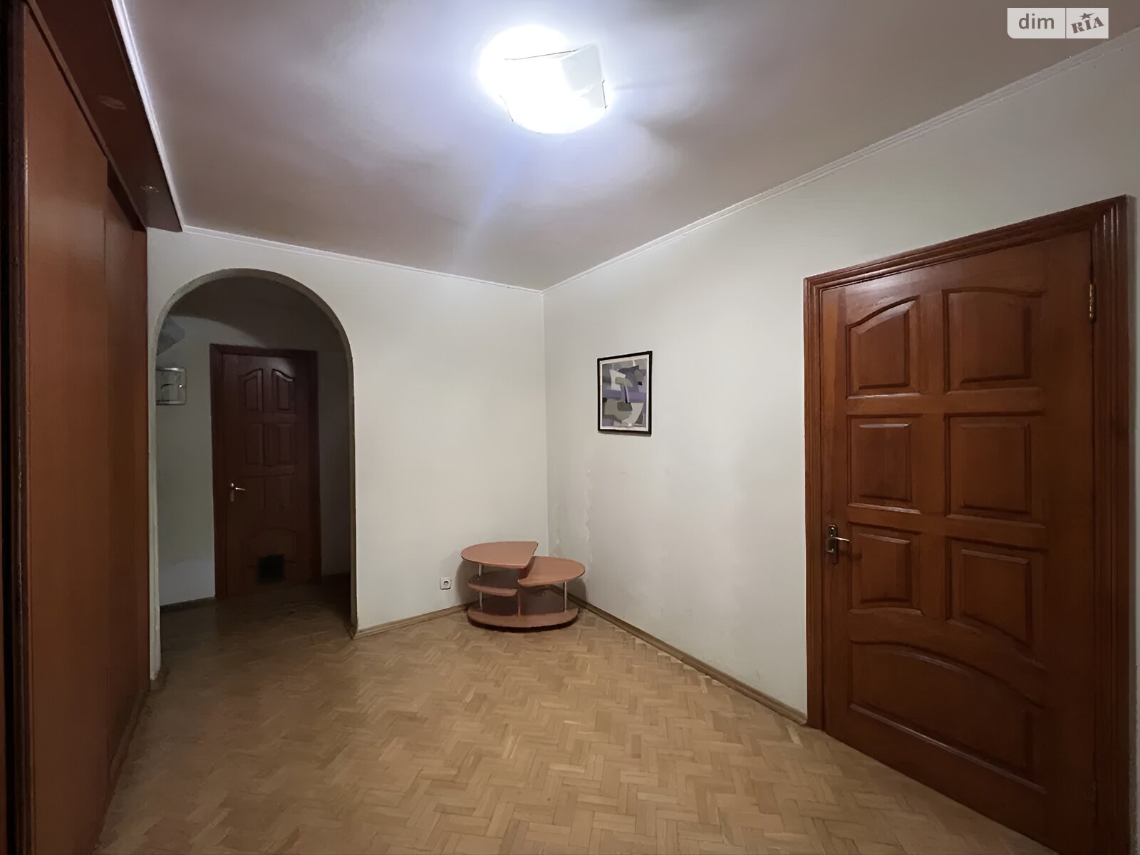 Продаж трикімнатної квартири в Києві, на пл. Святошинська 1, район Академмістечко фото 1 Продаж трикімнатної квартири в Києві, на пл. Святошинська 1, район Академмістечко фото 1