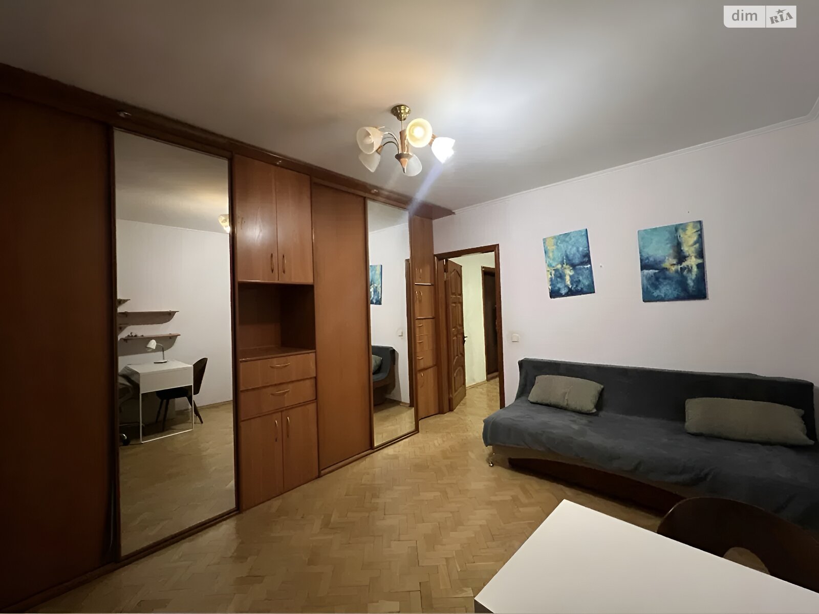 Продаж трикімнатної квартири в Києві, на пл. Святошинська 1, район Академмістечко фото 1 Продаж трикімнатної квартири в Києві, на пл. Святошинська 1, район Академмістечко фото 1