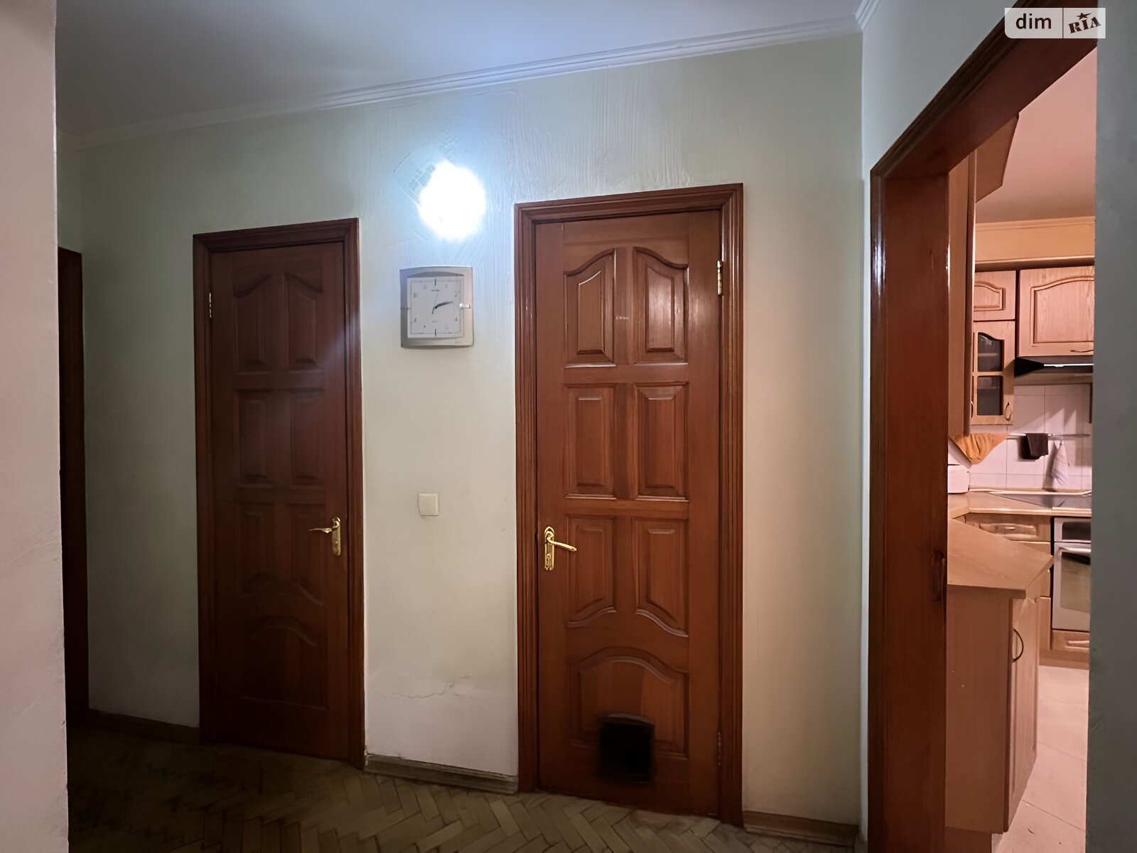 Продаж трикімнатної квартири в Києві, на пл. Святошинська 1, район Академмістечко фото 1 Продаж трикімнатної квартири в Києві, на пл. Святошинська 1, район Академмістечко фото 1