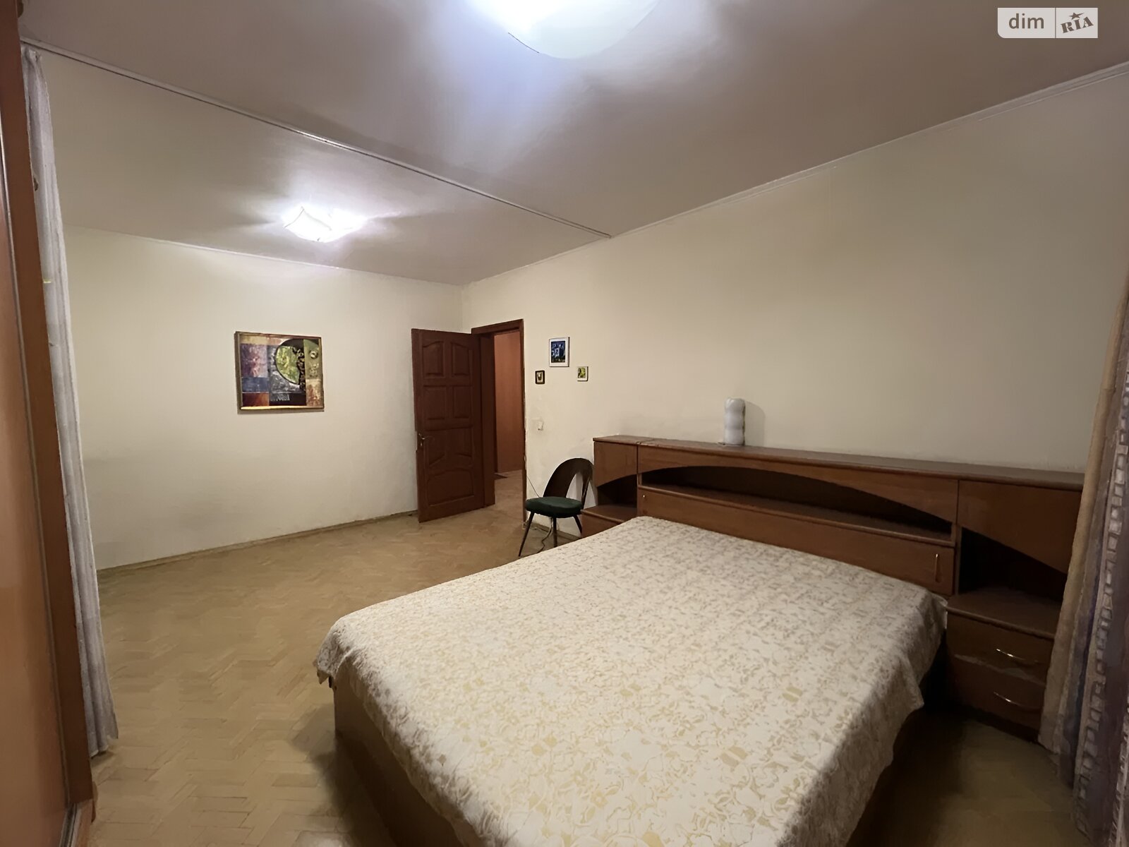 Продаж трикімнатної квартири в Києві, на пл. Святошинська 1, район Академмістечко фото 1 Продаж трикімнатної квартири в Києві, на пл. Святошинська 1, район Академмістечко фото 1
