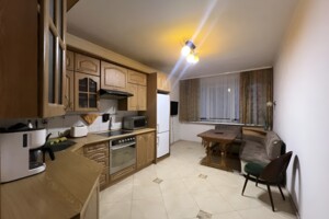 Продаж трикімнатної квартири в Києві, на пл. Святошинська 1, район Академмістечко фото 2