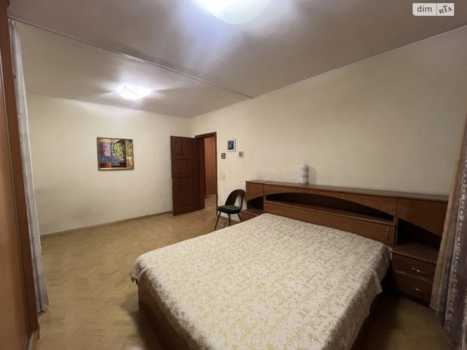 Продажа трехкомнатной квартиры в Киеве, на пл. Святошинская 1, район Академгородок фото 1 Продажа трехкомнатной квартиры в Киеве, на пл. Святошинская 1, район Академгородок фото 1