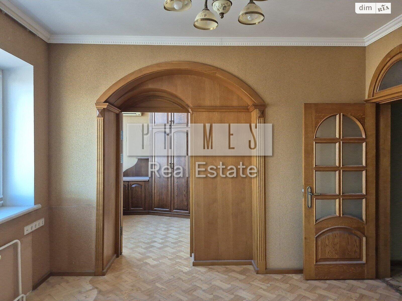 Продажа трехкомнатной квартиры в Киеве, на ул. Клиническая, район Александровская Слободка фото 1 Продажа трехкомнатной квартиры в Киеве, на ул. Клиническая, район Александровская Слободка фото 1