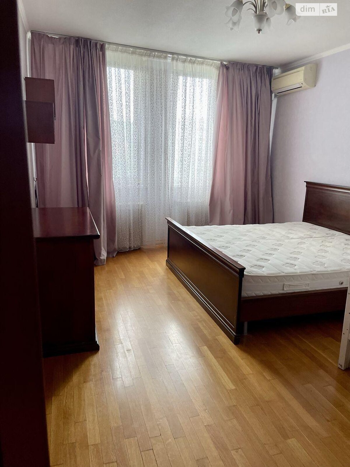 Продаж трикімнатної квартири в Києві, на просп. Валерія Лобановського 126Г, район Олександрівська Слобідка фото 1 Продаж трикімнатної квартири в Києві, на просп. Валерія Лобановського 126Г, район Олександрівська Слобідка фото 1