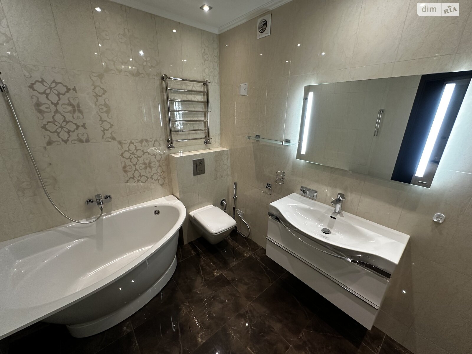 Продажа двухкомнатной квартиры в Киеве, на просп. Лобановского 4Г, район Александровская Слободка фото 1 Продажа двухкомнатной квартиры в Киеве, на просп. Лобановского 4Г, район Александровская Слободка фото 1