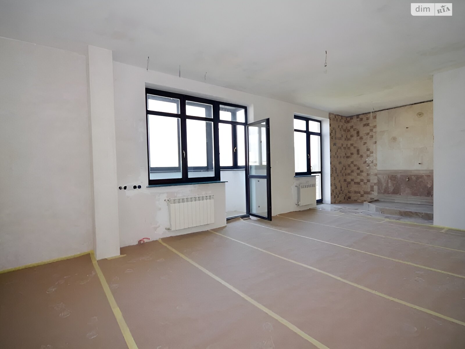 Продаж чотирикімнатної квартири в Києві, на вул. Максима Кривоноса 15, район Олександрівська Слобідка фото 1 Продаж чотирикімнатної квартири в Києві, на вул. Максима Кривоноса 15, район Олександрівська Слобідка фото 1