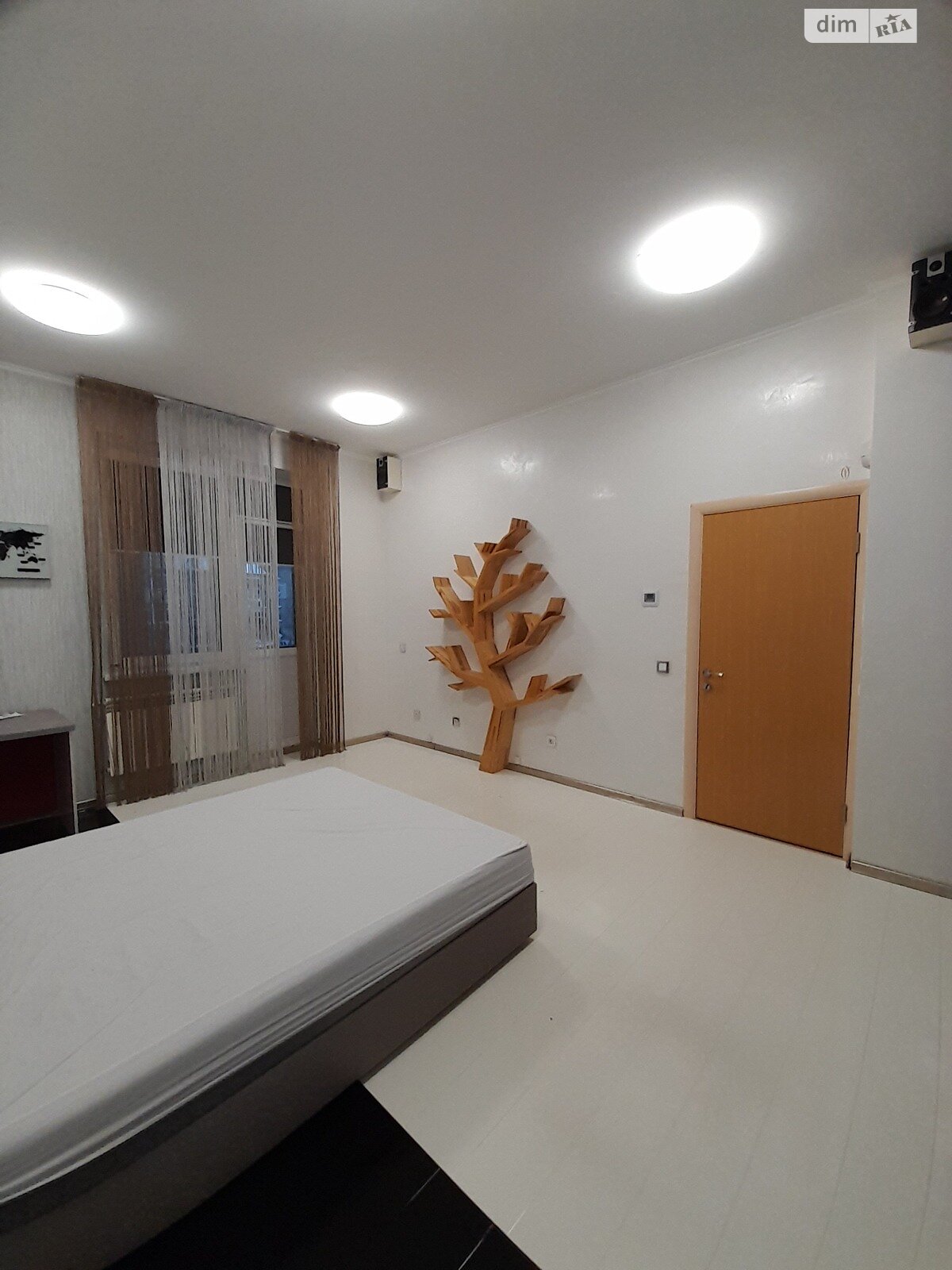 Продажа трехкомнатной квартиры в Киеве, на ул. Максима Кривоноса 15, район Александровская Слободка фото 1