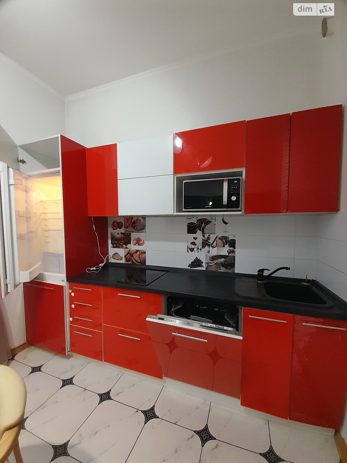 Продажа трехкомнатной квартиры в Киеве, на ул. Максима Кривоноса 15, район Александровская Слободка фото 1