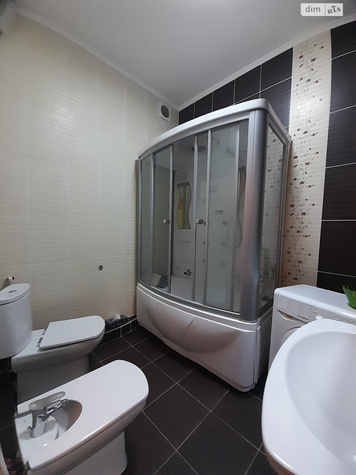 Продажа трехкомнатной квартиры в Киеве, на ул. Максима Кривоноса 15, район Александровская Слободка фото 1