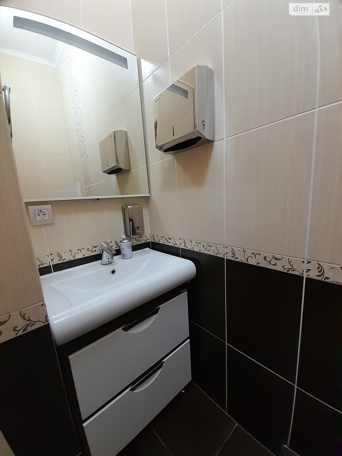 Продажа трехкомнатной квартиры в Киеве, на ул. Максима Кривоноса 15, район Александровская Слободка фото 1