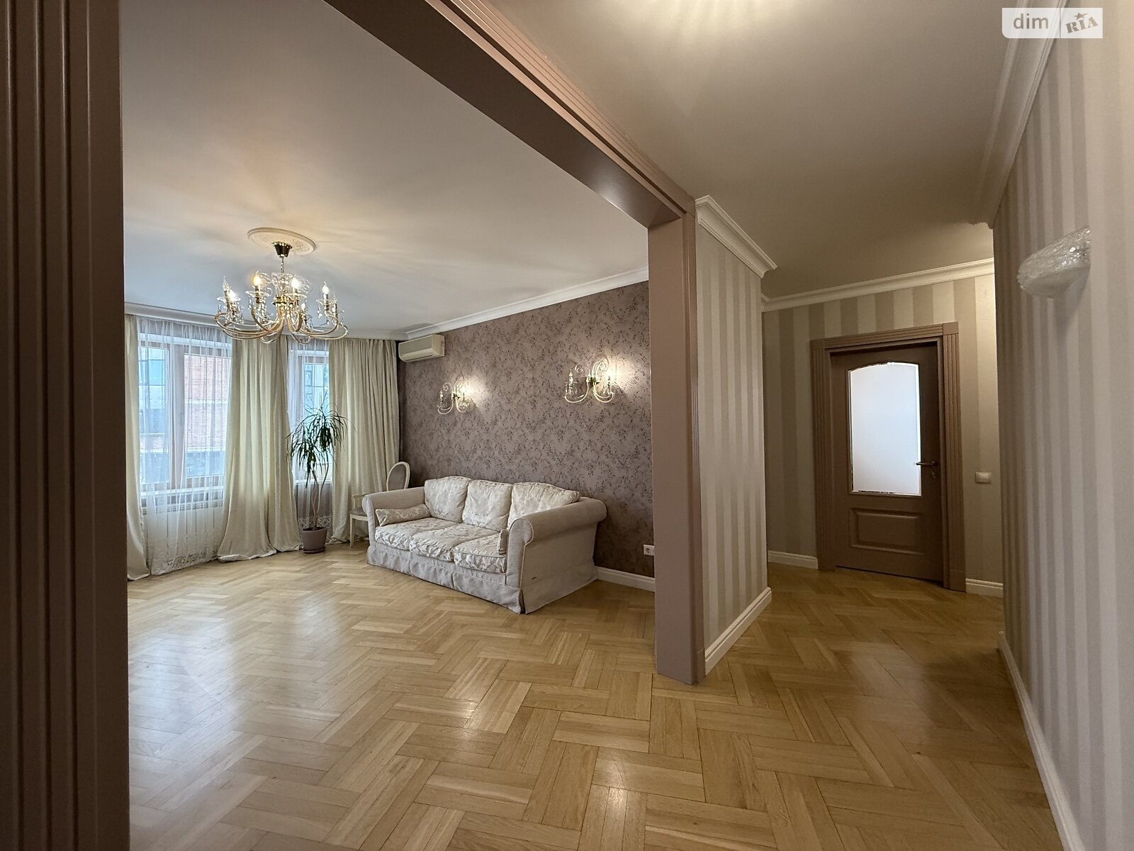 Продажа четырехкомнатной квартиры в Киеве, на ул. Николая Амосова 4, район Александровская Слободка фото 1 Продажа четырехкомнатной квартиры в Киеве, на ул. Николая Амосова 4, район Александровская Слободка фото 1
