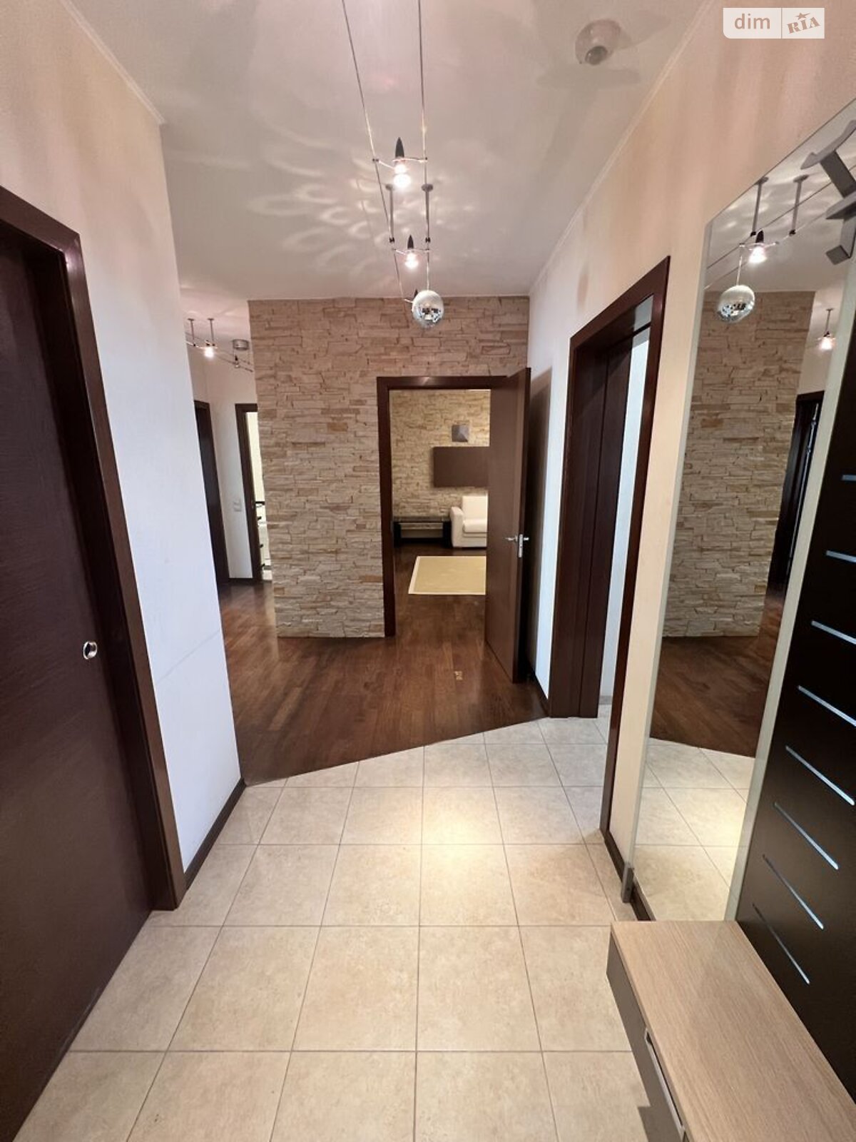 Продажа трехкомнатной квартиры в Киеве, на ул. Николая Амосова 4, район Александровская Слободка фото 1 Продажа трехкомнатной квартиры в Киеве, на ул. Николая Амосова 4, район Александровская Слободка фото 1