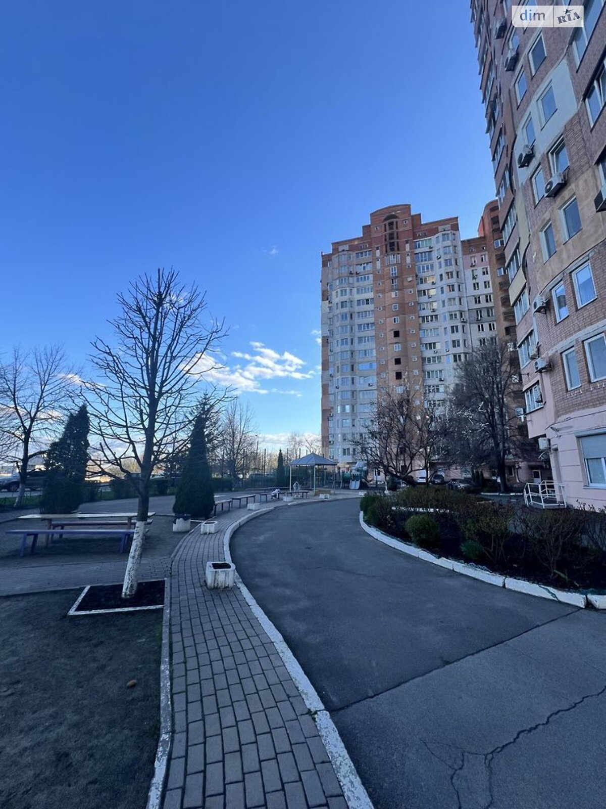 Продажа трехкомнатной квартиры в Киеве, на ул. Николая Амосова 4, район Александровская Слободка фото 1 Продажа трехкомнатной квартиры в Киеве, на ул. Николая Амосова 4, район Александровская Слободка фото 1