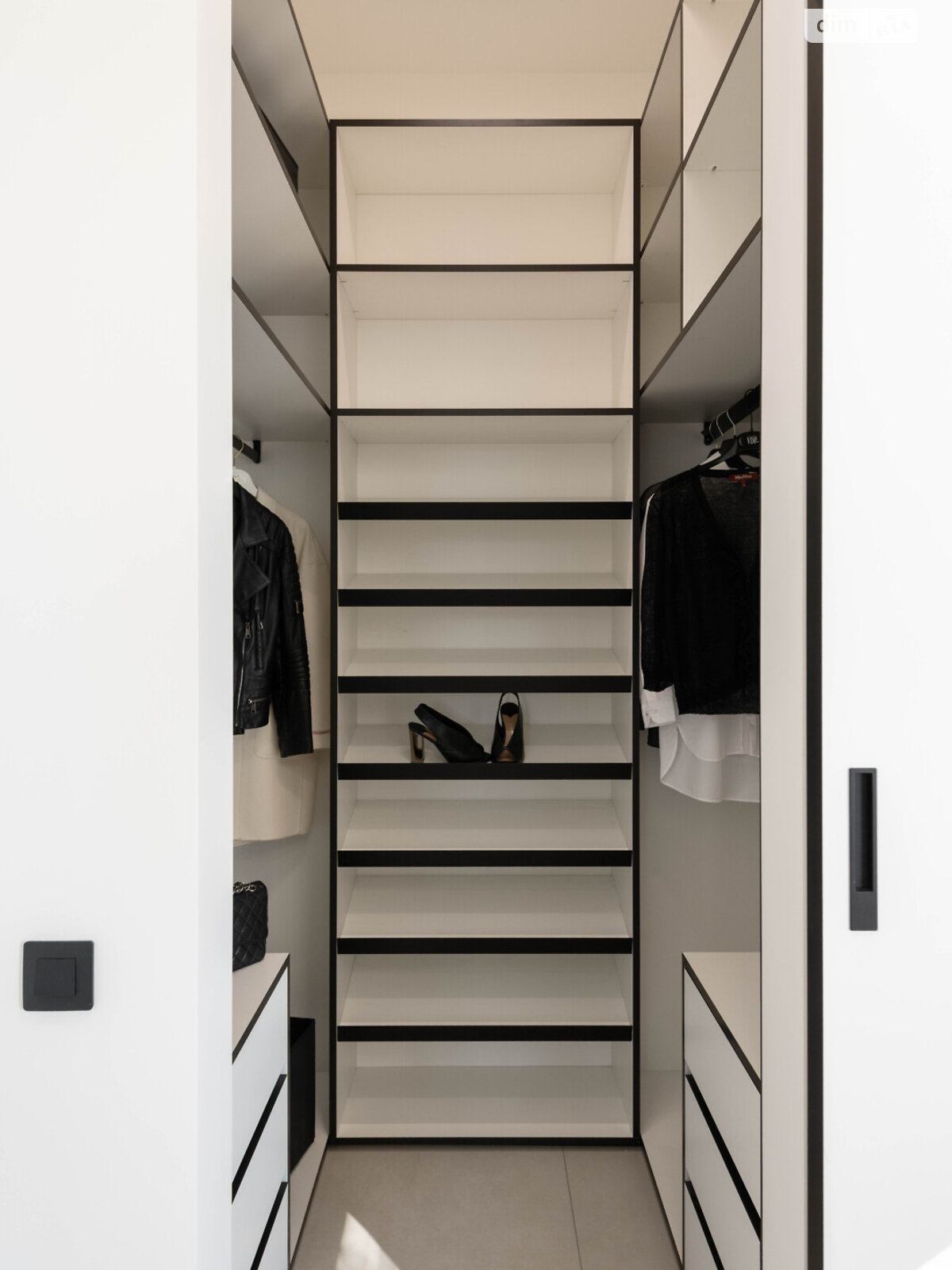 Продажа трехкомнатной квартиры в Киеве, на ул. Университетская 17А, кв. 18, район Александровская Слободка фото 1