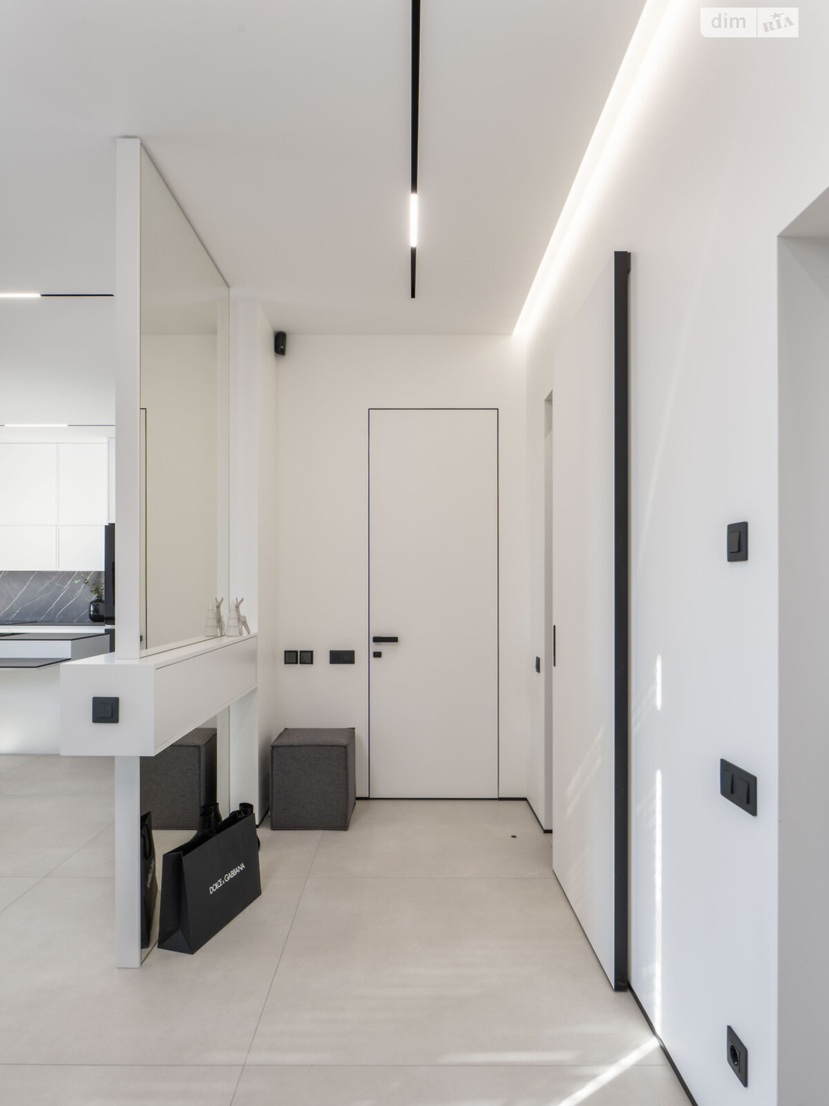 Продажа трехкомнатной квартиры в Киеве, на ул. Университетская 17А, кв. 18, район Александровская Слободка фото 1