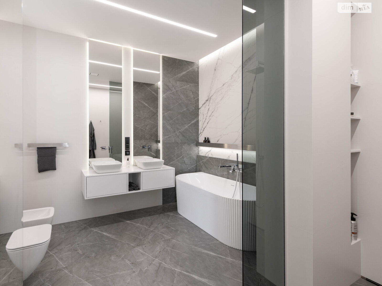 Продажа трехкомнатной квартиры в Киеве, на ул. Университетская 17А, кв. 18, район Александровская Слободка фото 1