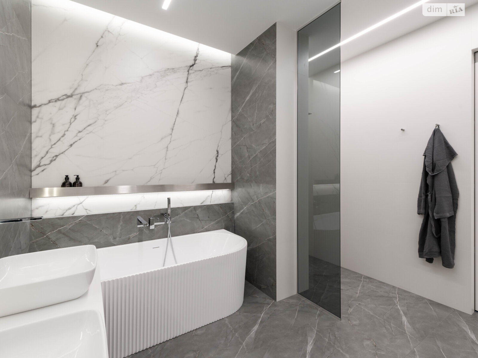 Продажа трехкомнатной квартиры в Киеве, на ул. Университетская 17А, кв. 18, район Александровская Слободка фото 1