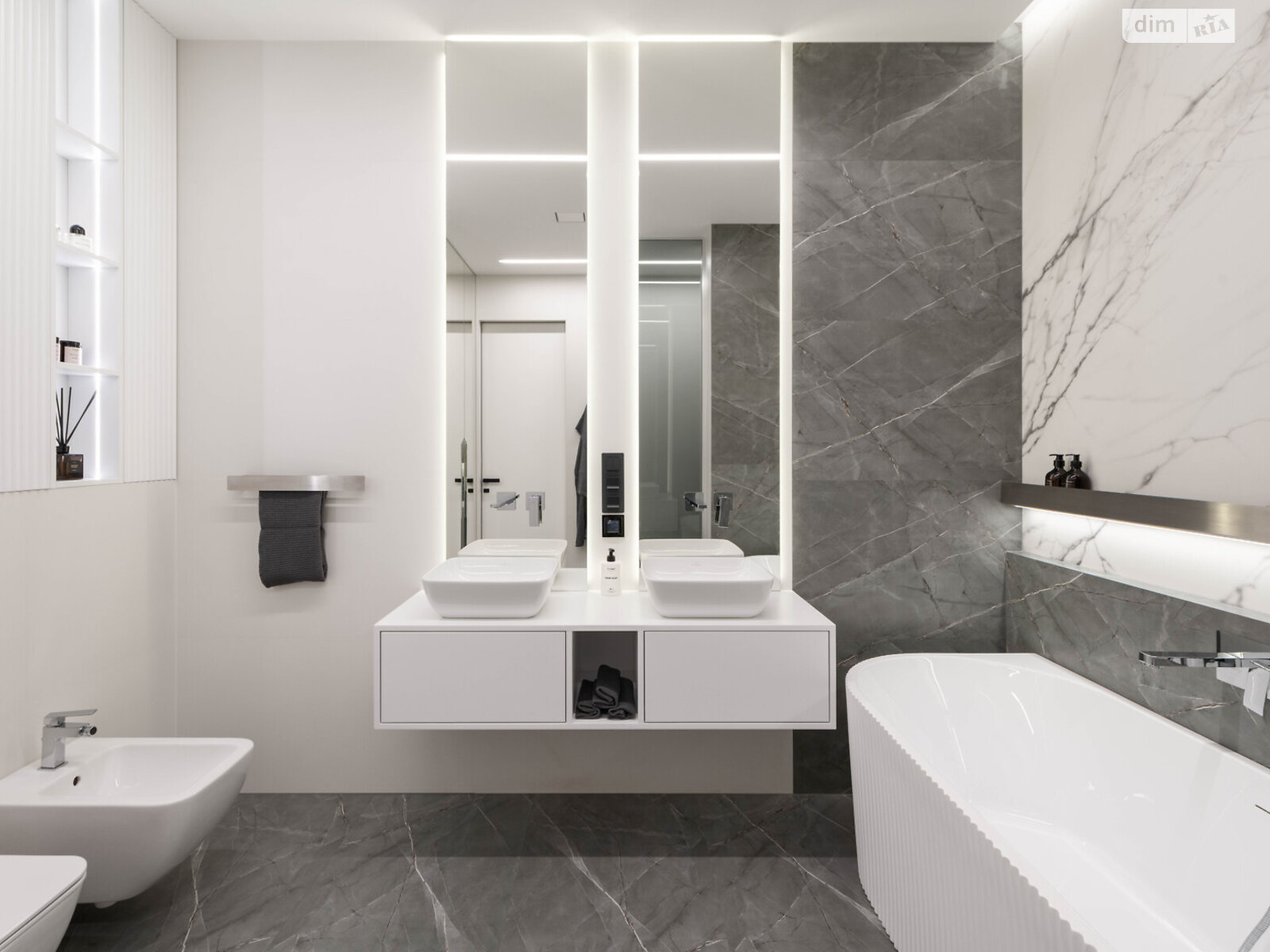 Продажа трехкомнатной квартиры в Киеве, на ул. Университетская 17А, кв. 18, район Александровская Слободка фото 1