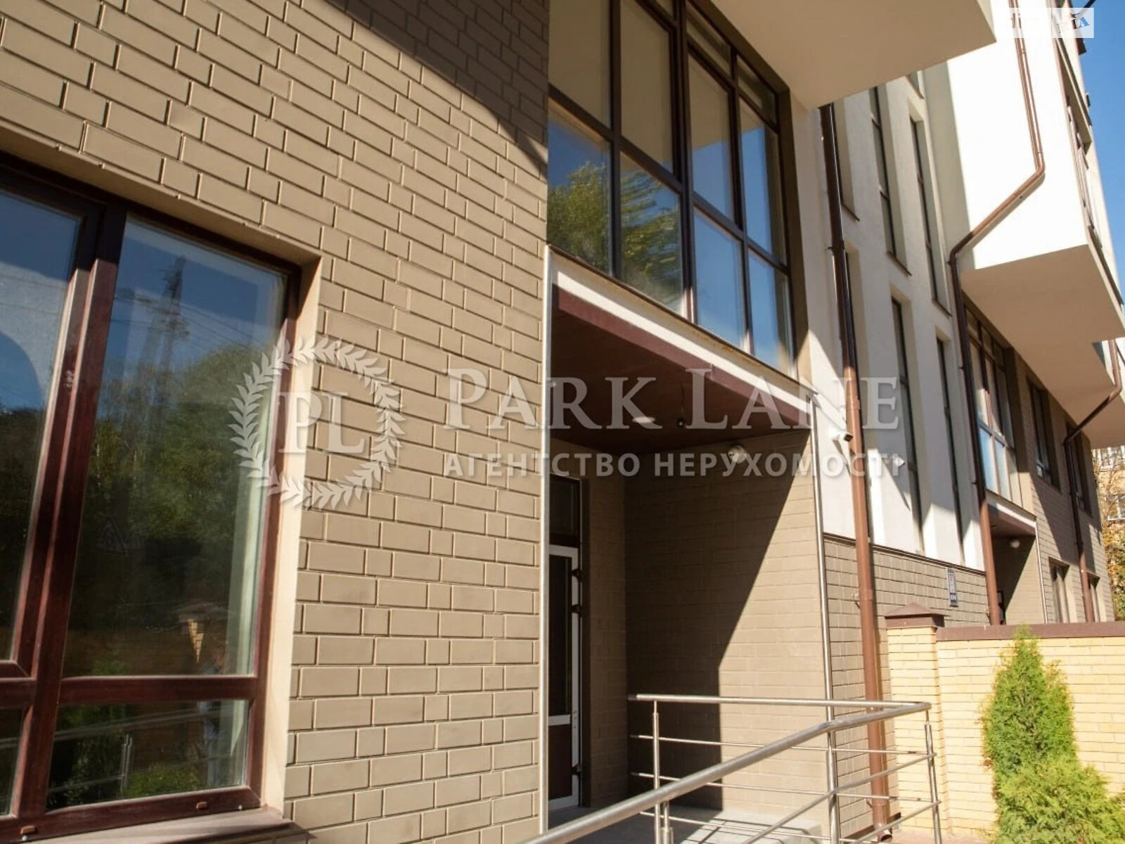 Продажа двухкомнатной квартиры в Киеве, на ул. Василия Барки 10, район Александровская Слободка фото 1 Продажа двухкомнатной квартиры в Киеве, на ул. Василия Барки 10, район Александровская Слободка фото 1