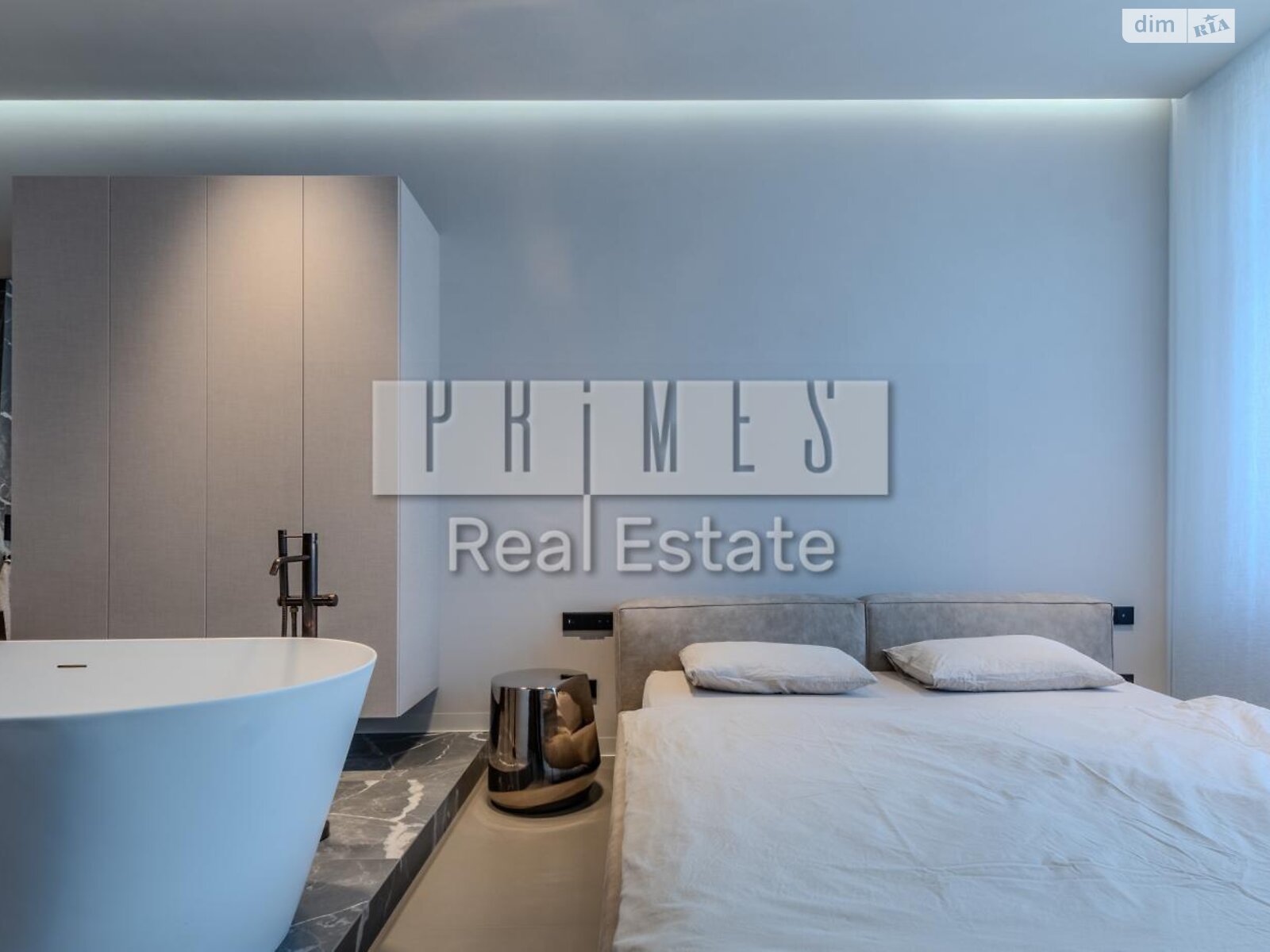 Продаж трикімнатної квартири в Києві, на вул. Андрія Верхогляда 15Б, фото 1