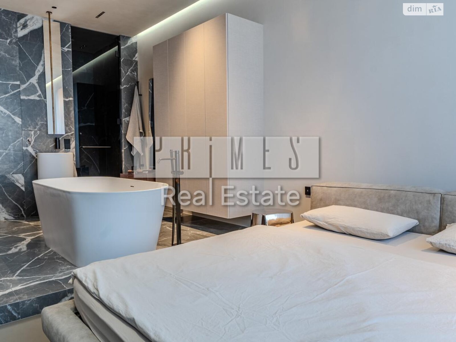 Продаж трикімнатної квартири в Києві, на вул. Андрія Верхогляда 15Б, фото 1