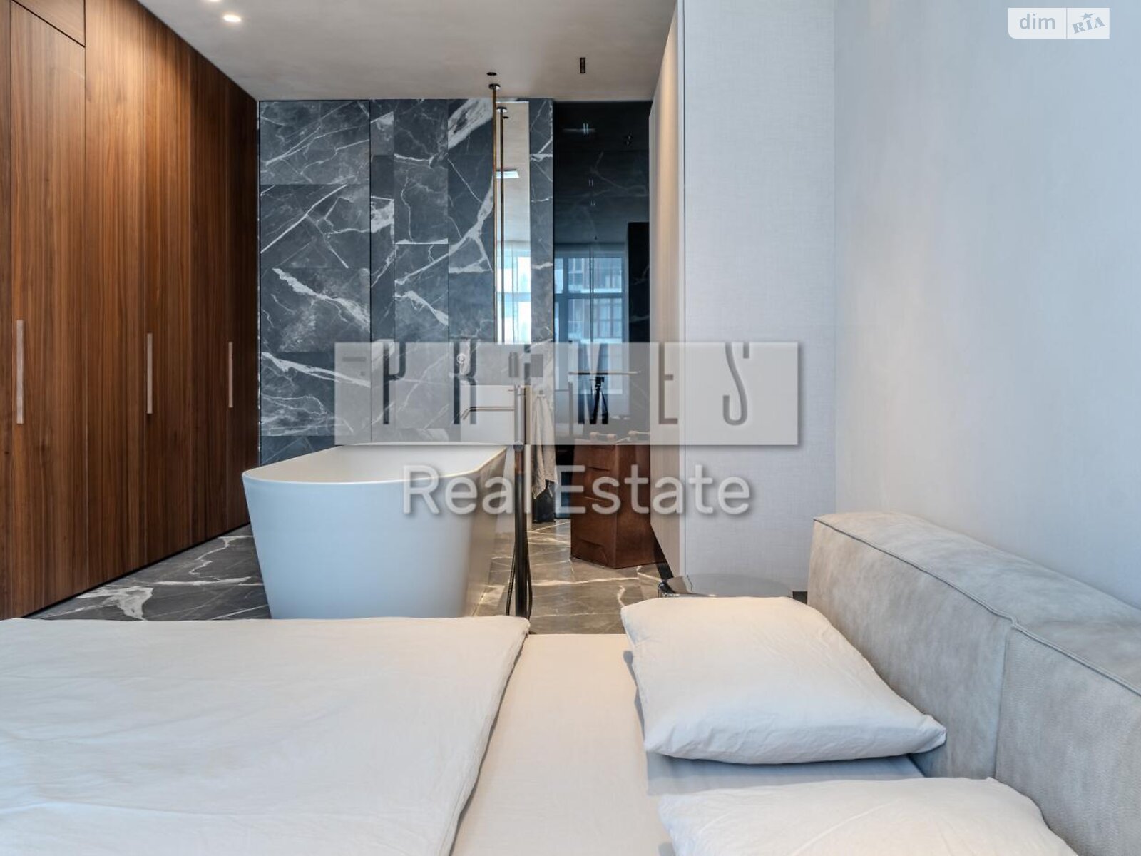 Продаж трикімнатної квартири в Києві, на вул. Андрія Верхогляда 15Б, фото 1