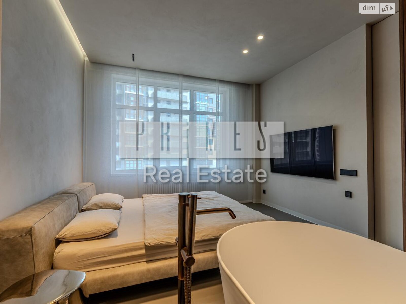 Продаж трикімнатної квартири в Києві, на вул. Андрія Верхогляда 15Б, фото 1