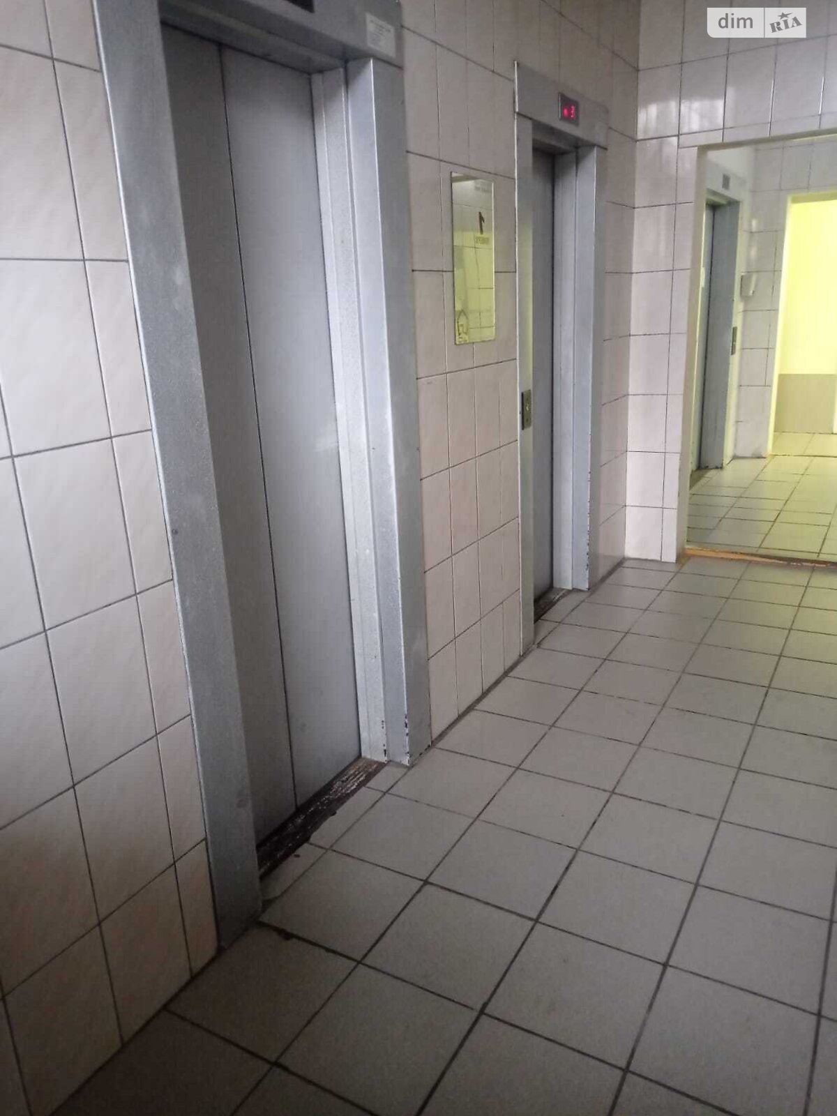 Продажа трехкомнатной квартиры в Киеве, на ул. Осенняя 33, район Авиагородок фото 1 Продажа трехкомнатной квартиры в Киеве, на ул. Осенняя 33, район Авиагородок фото 1