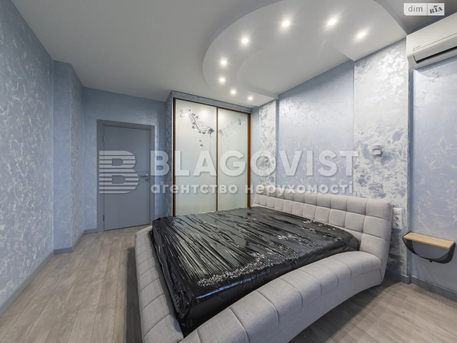Продаж трикімнатної квартири в Києві, на вул. Левітана 3, район Багринова гора фото 1 Продаж трикімнатної квартири в Києві, на вул. Левітана 3, район Багринова гора фото 1