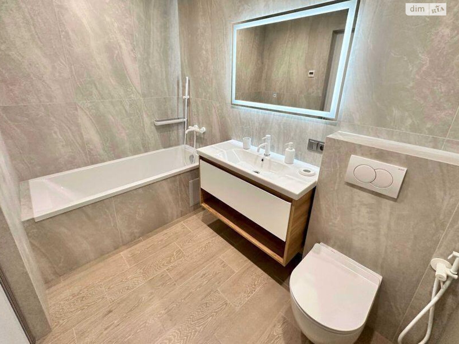Продажа двухкомнатной квартиры в Киеве, на пер. Лысогорский 20, район Багриновая гора фото 1 Продажа двухкомнатной квартиры в Киеве, на пер. Лысогорский 20, район Багриновая гора фото 1