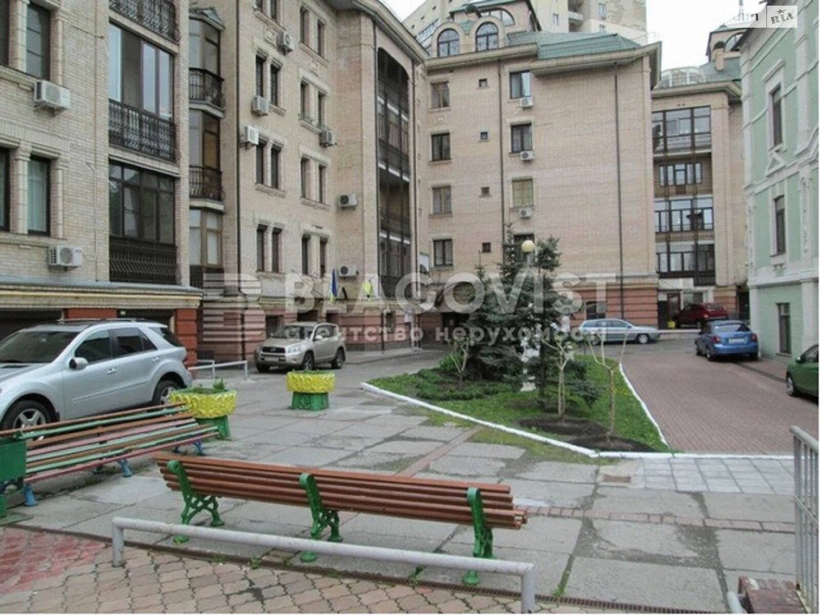 Продаж трикімнатної квартири в Києві, на пров. Бехтерєвський 14, фото 1 Продаж трикімнатної квартири в Києві, на пров. Бехтерєвський 14, фото 1